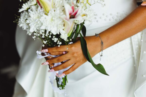 Bouquet de mariée original : 18 idées pour sortir du rond de fleurs